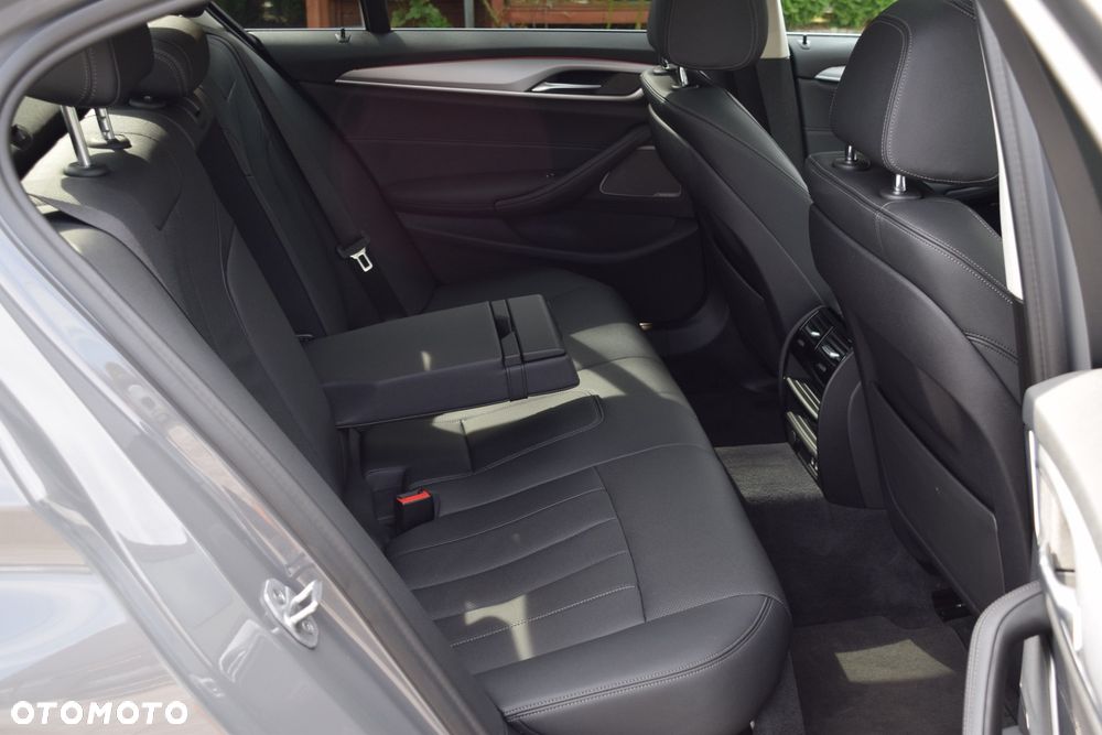 BMW Seria 5 530e Luxury Line sport - 32