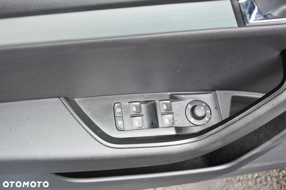 Skoda Superb 1.6 TDI DSG Ambition - 32