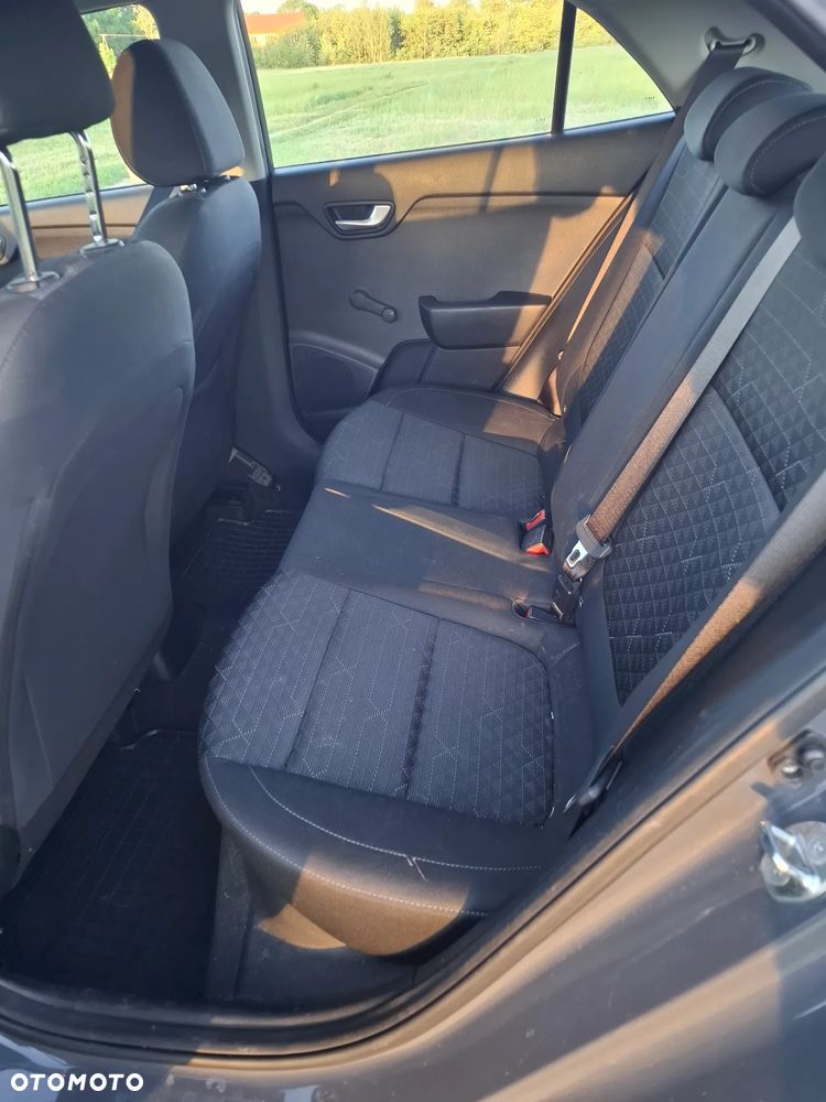 Kia Rio 1.2 L - 16