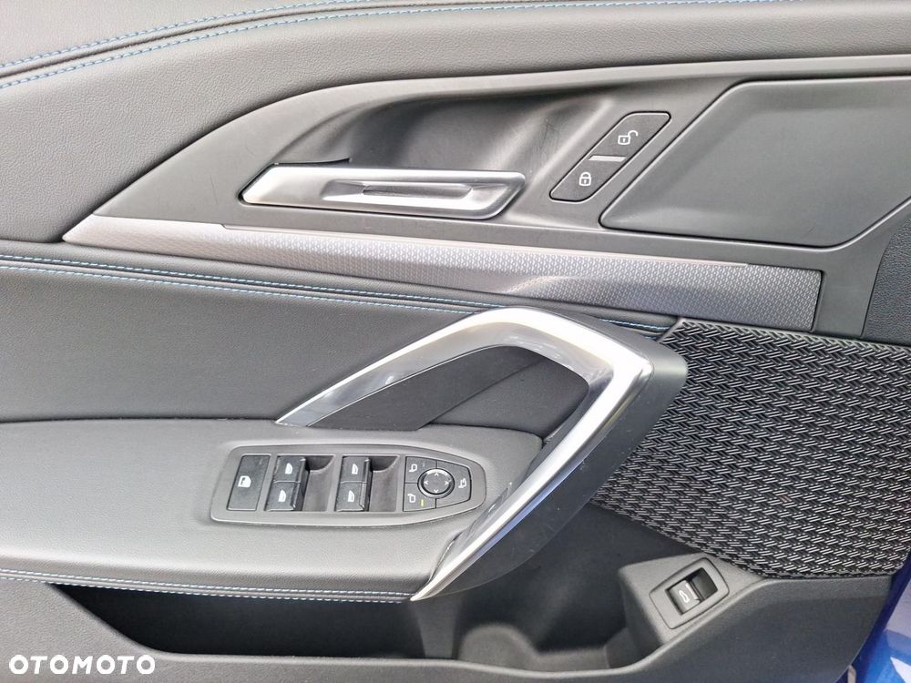 BMW iX1 - 16