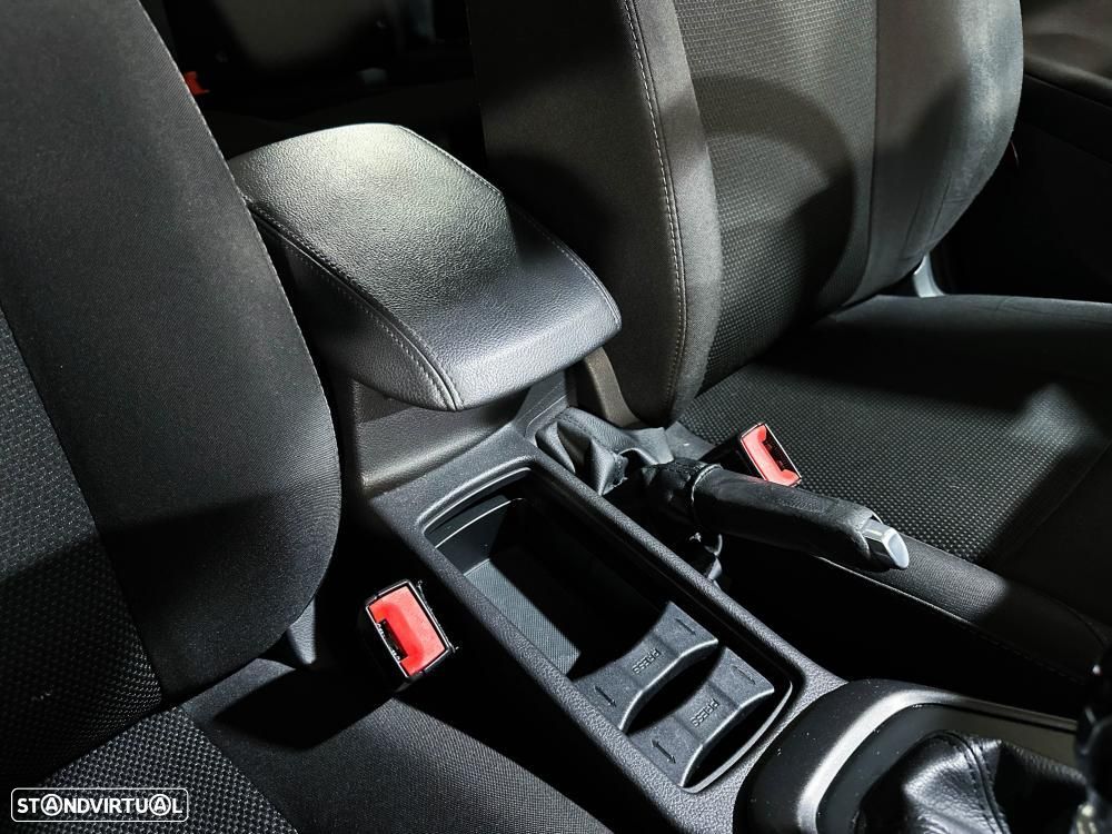 Ford Focus 1.6 TDCi Titanium — fotografia 32