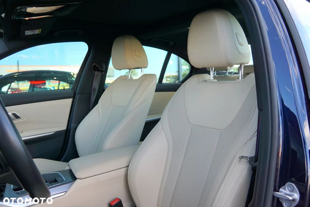 BMW Seria 3 330e PHEV M Sport - 22