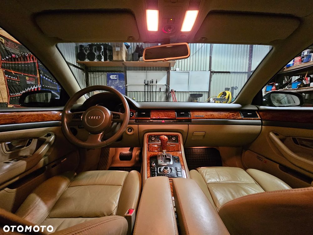Audi A8 4.2 Quattro - 11