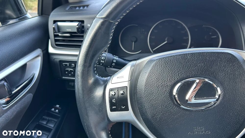 Lexus CT - 8