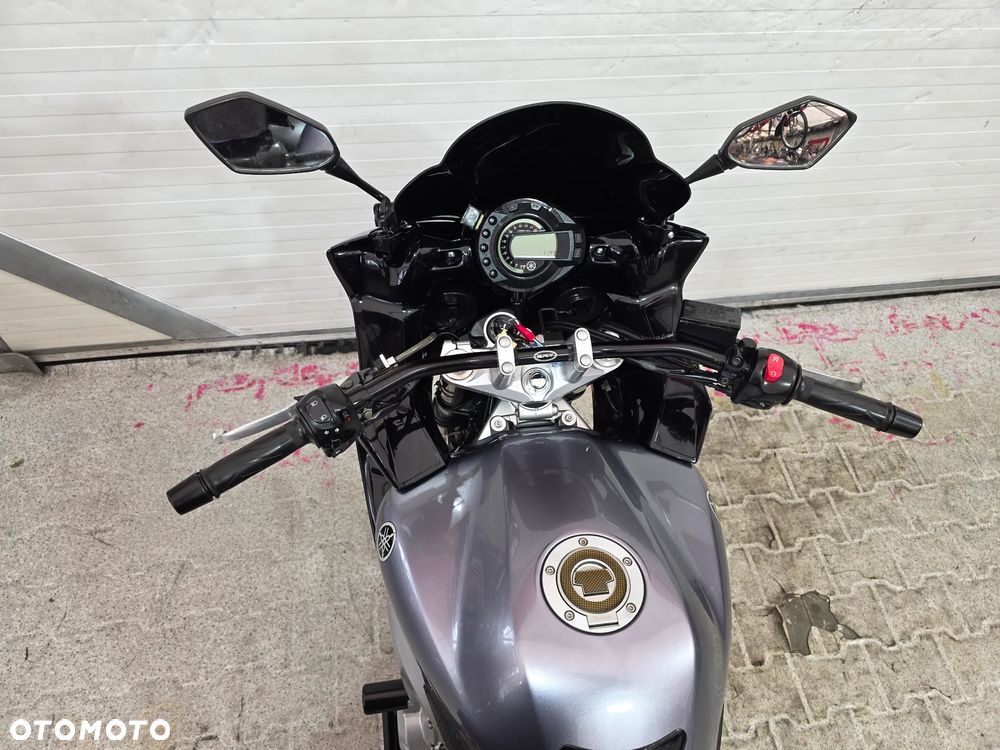 Yamaha FZ - 24