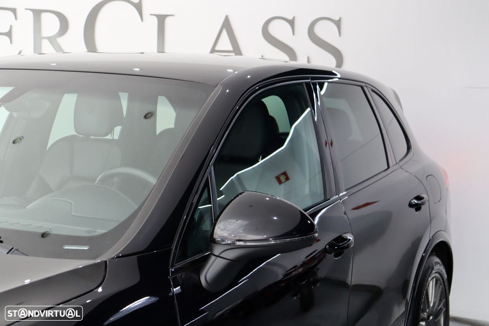 Porsche Cayenne - 40