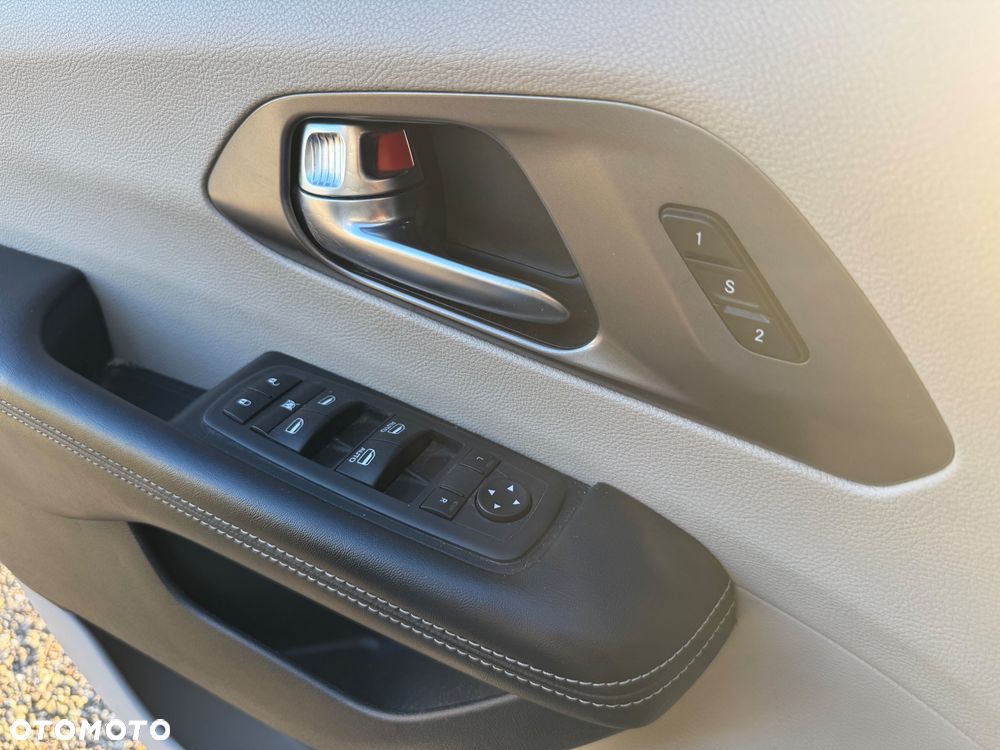 Chrysler Pacifica - 14