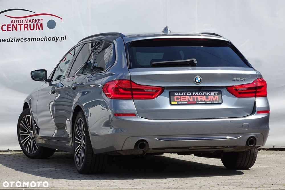 BMW Seria 5 530i Sport Line - 36