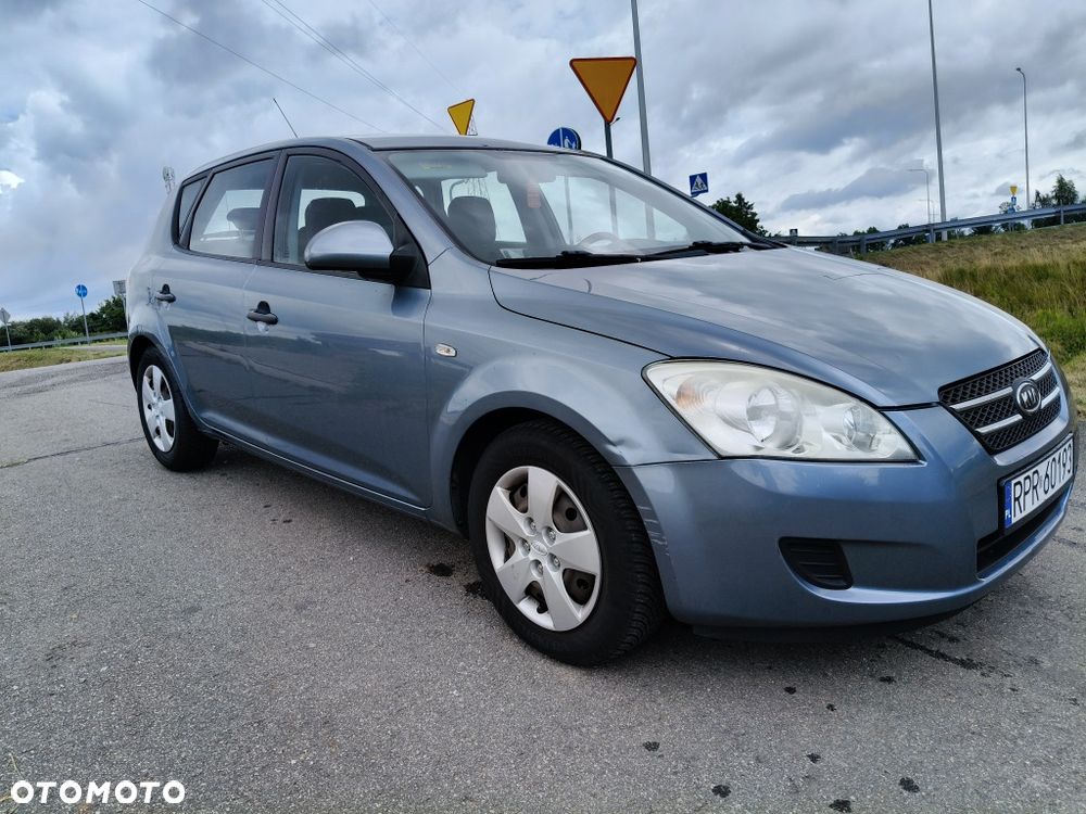 Kia Ceed - 8