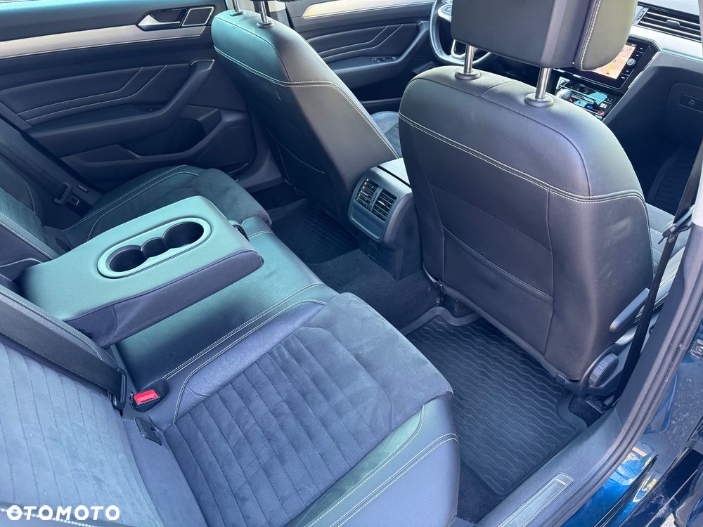 Volkswagen Passat Variant 2.0 TDI EVO Elegance DSG - 22