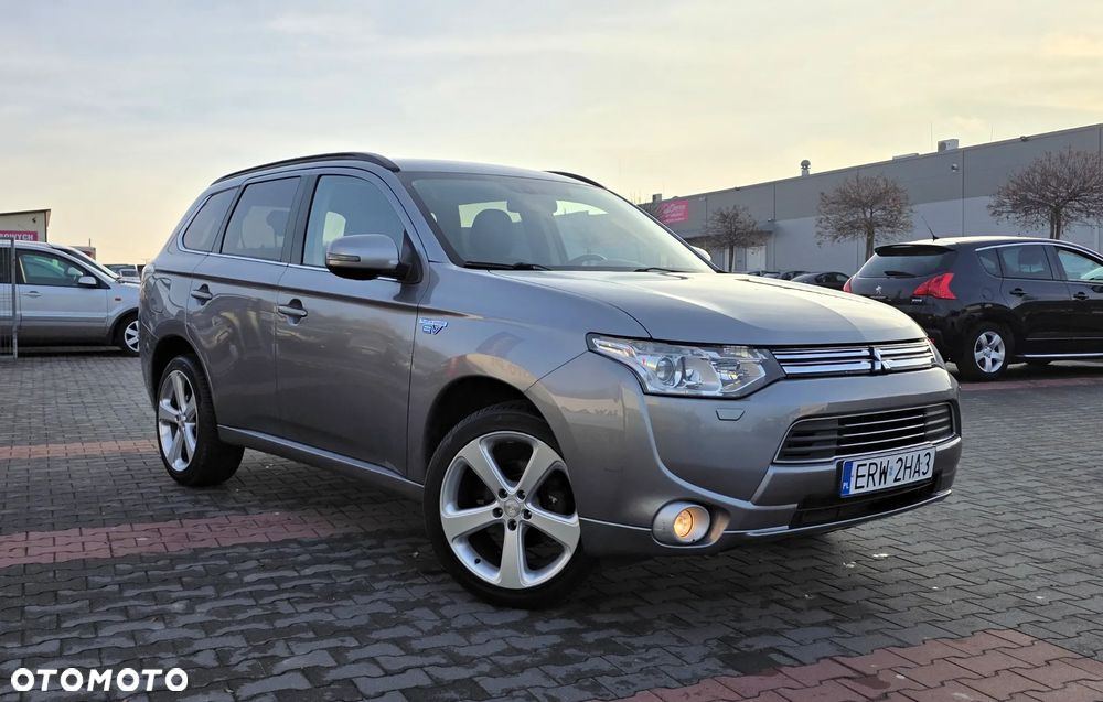 Mitsubishi Outlander 2.0 4WD Plus - 2