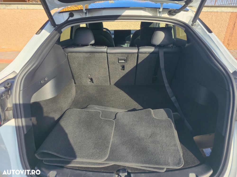 Tesla Model Y - 14