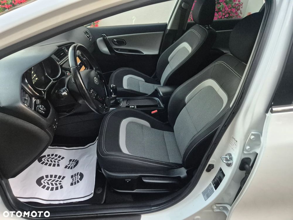 Kia Ceed 1.6 GDI ISG Spirit - 8