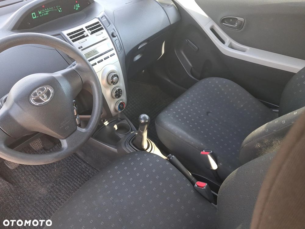 Toyota Yaris 1.3 Luna A/C - 9