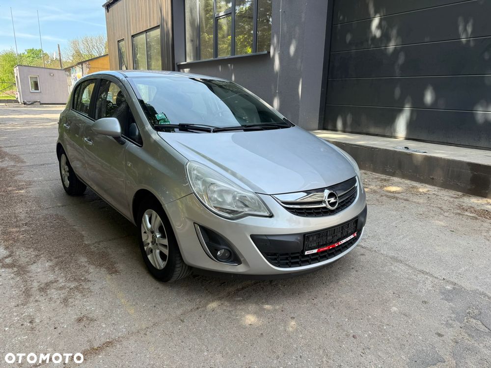 Opel Corsa 1.2 16V Cosmo - 2