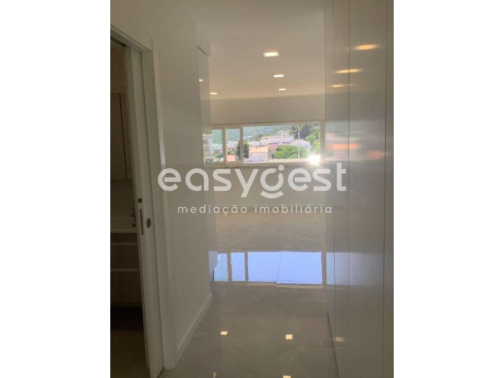 Excelente apartamento T1 em Sesimbra com vista mar e parqueamento - Grande imagem: 5/8