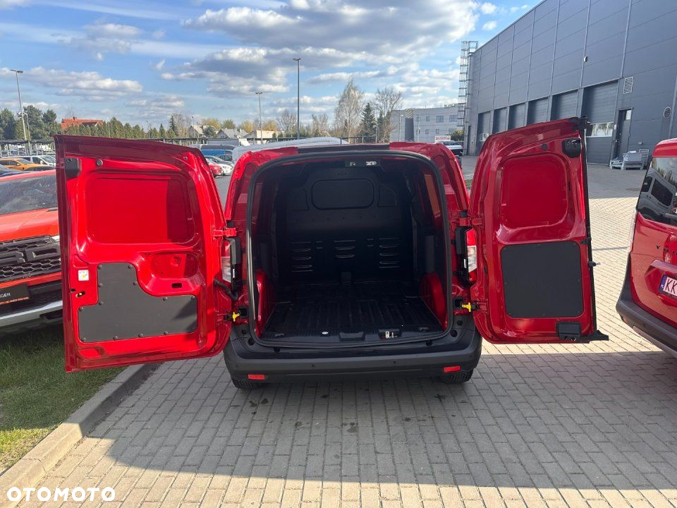 Ford Transit Courier - 10