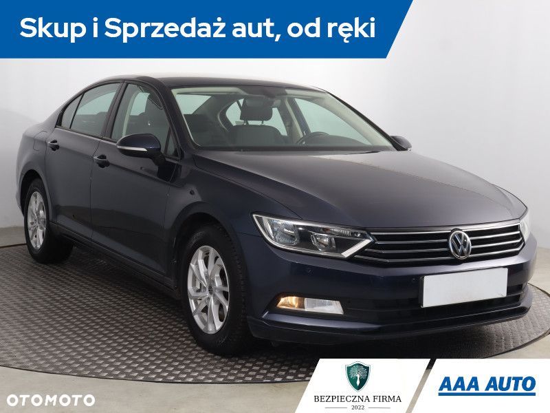 Volkswagen Passat - 2