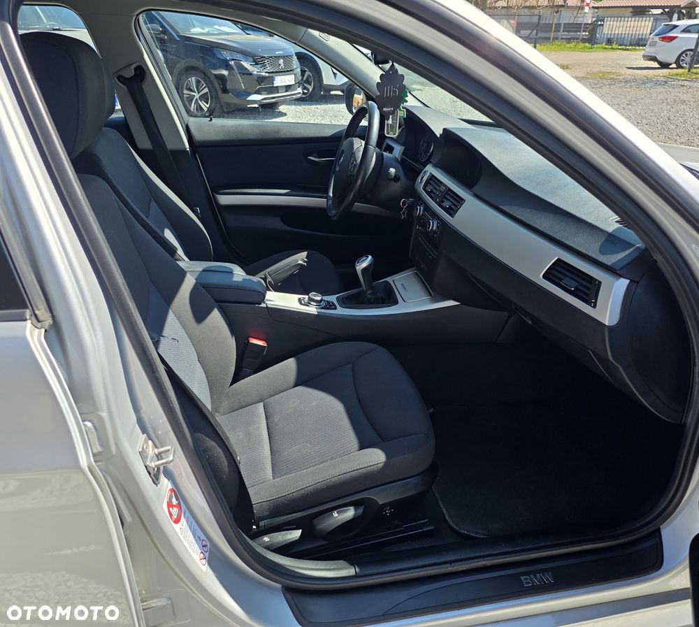 BMW Seria 3 318d DPF Edition Exclusive - 18