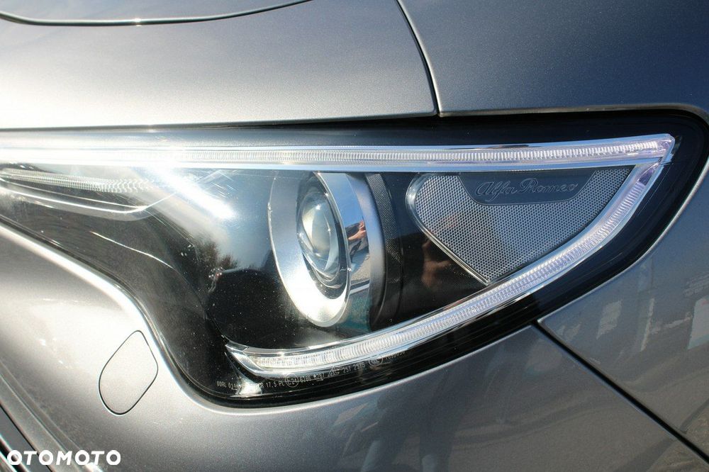 Alfa Romeo Stelvio - 14