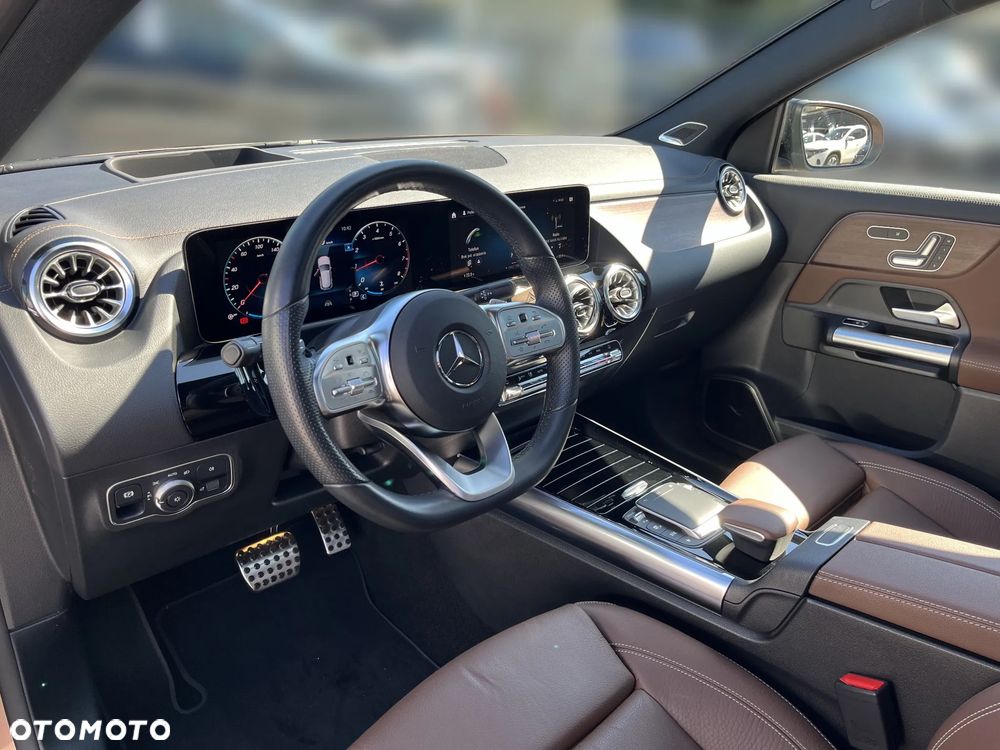 Mercedes-Benz GLA - 9