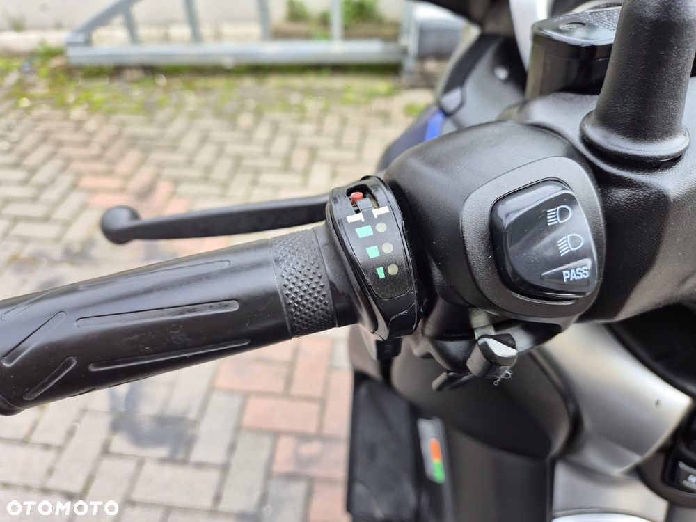 Yamaha X-max - 12