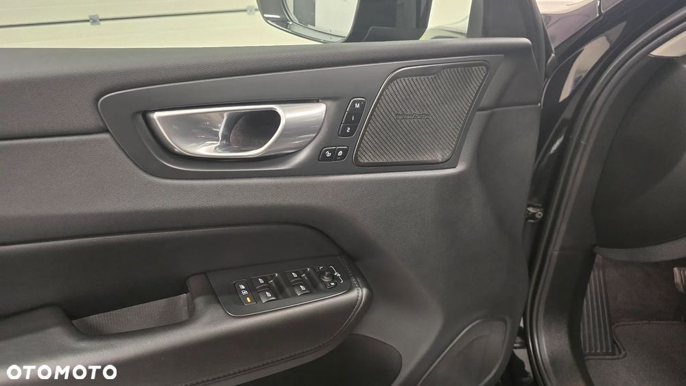 Volvo XC 60 B4 D AWD Plus Dark - 14