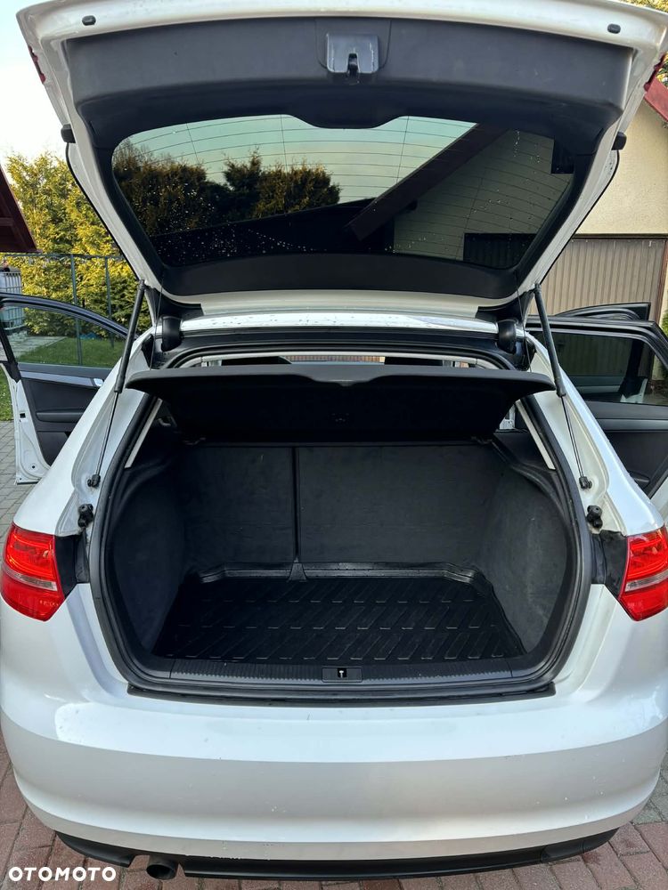 Audi A3 Sportback 1.6 Ambiente - 6