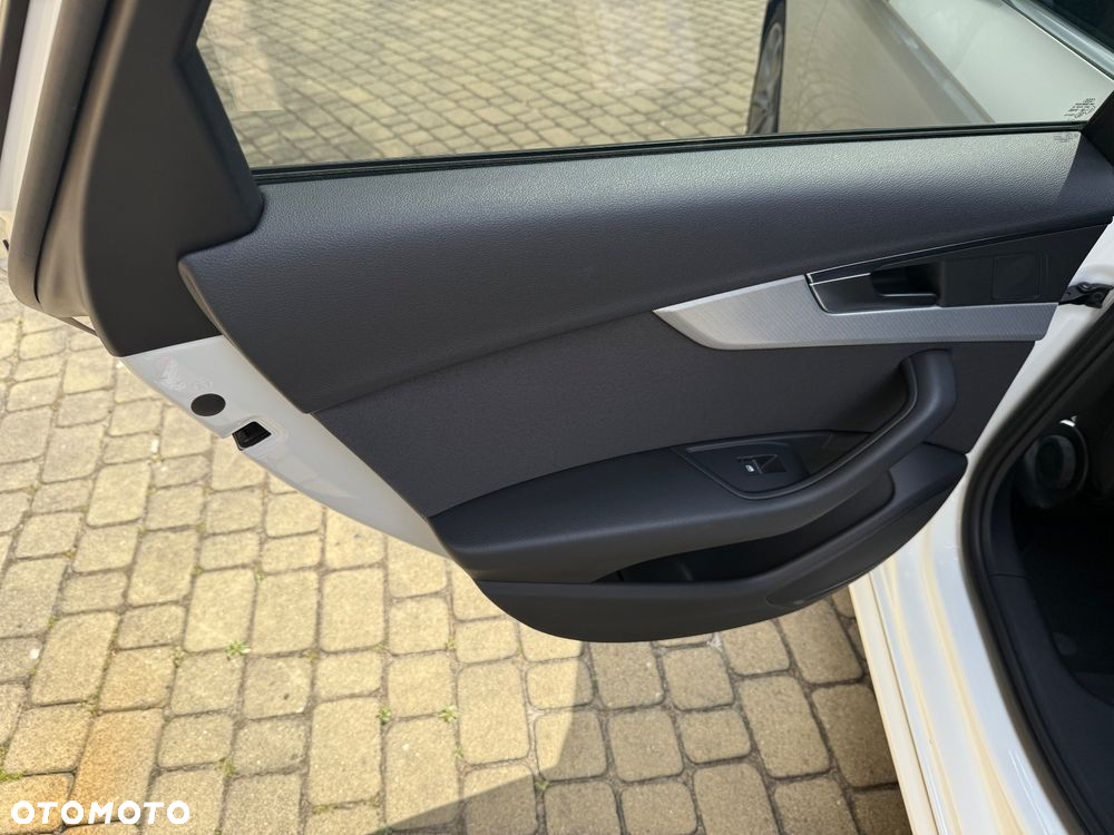 Audi A4 35 TFSI Sport S tronic - 33