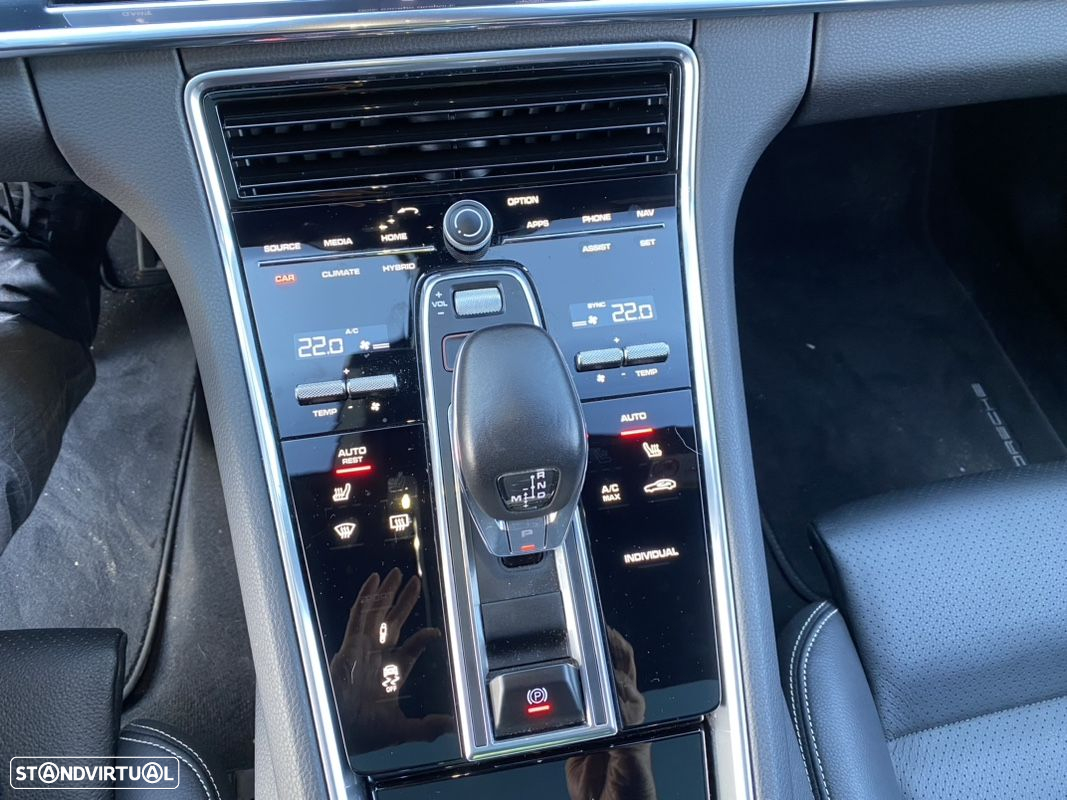 Porsche Panamera 4 E-Hybrid 10 Years Edition - 28