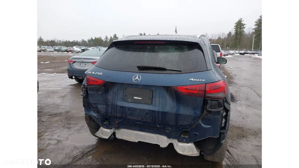 Mercedes-Benz GLA 250 4-Matic - 8
