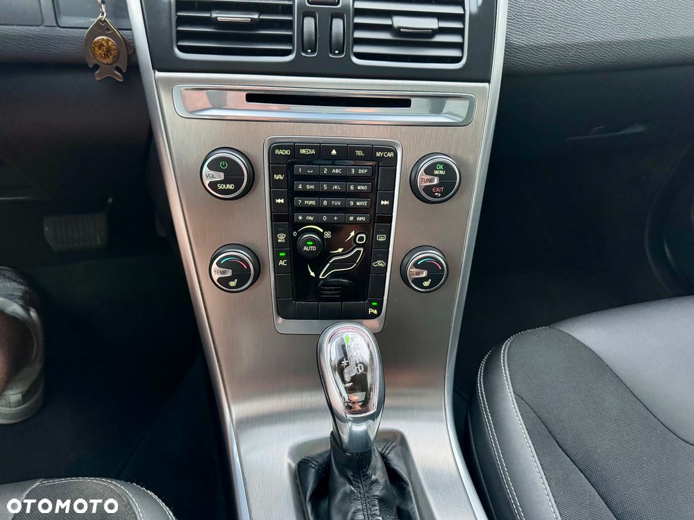 Volvo XC 60 D4 Geartronic Momentum - 25