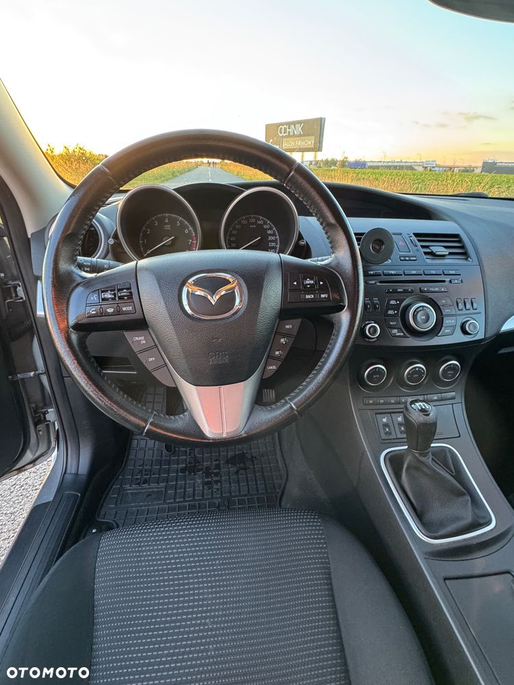 Mazda 3 1.6 Exclusive + - 15