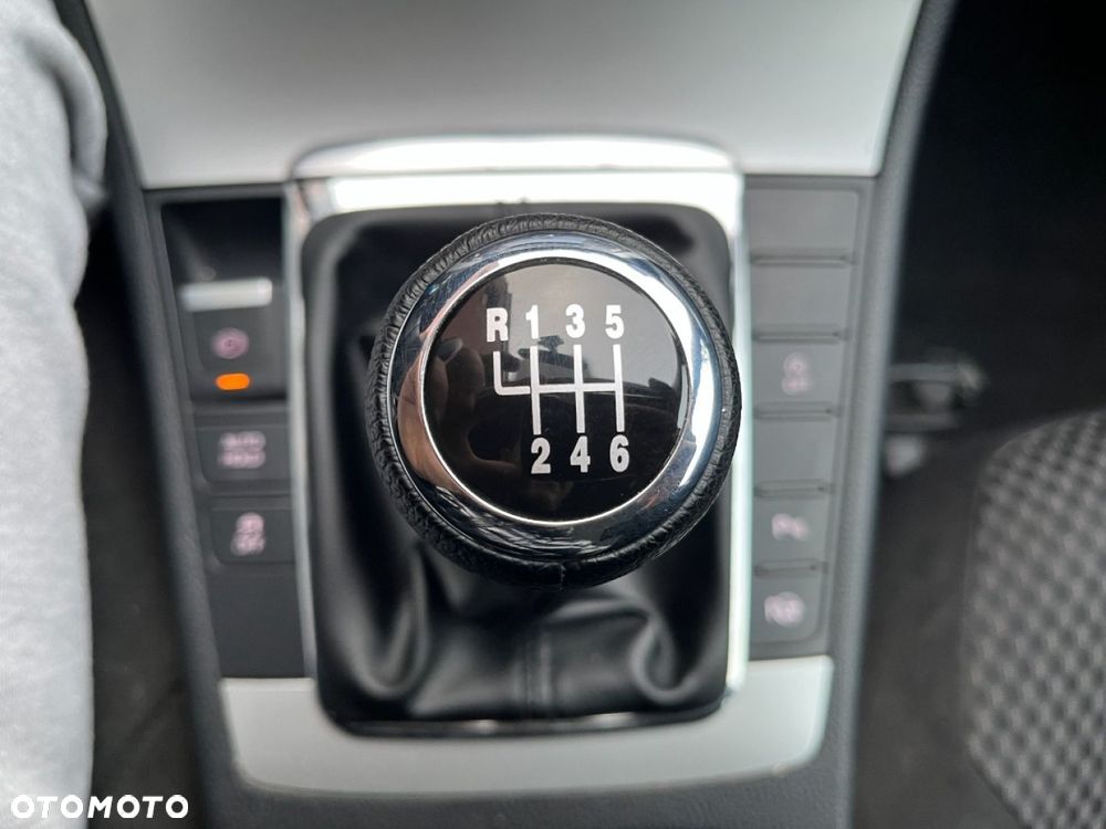 Volkswagen Passat - 16