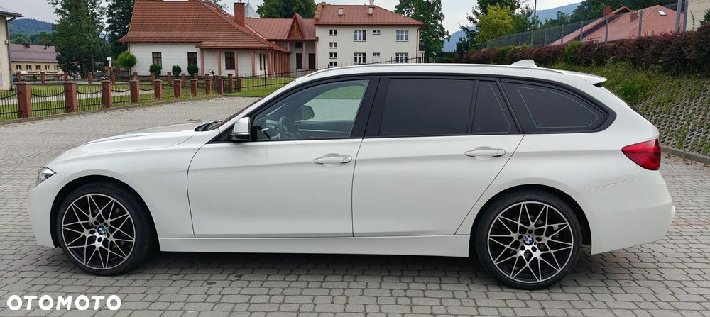 BMW Seria 3 330i xDrive Edition Luxury Line Purity - 36