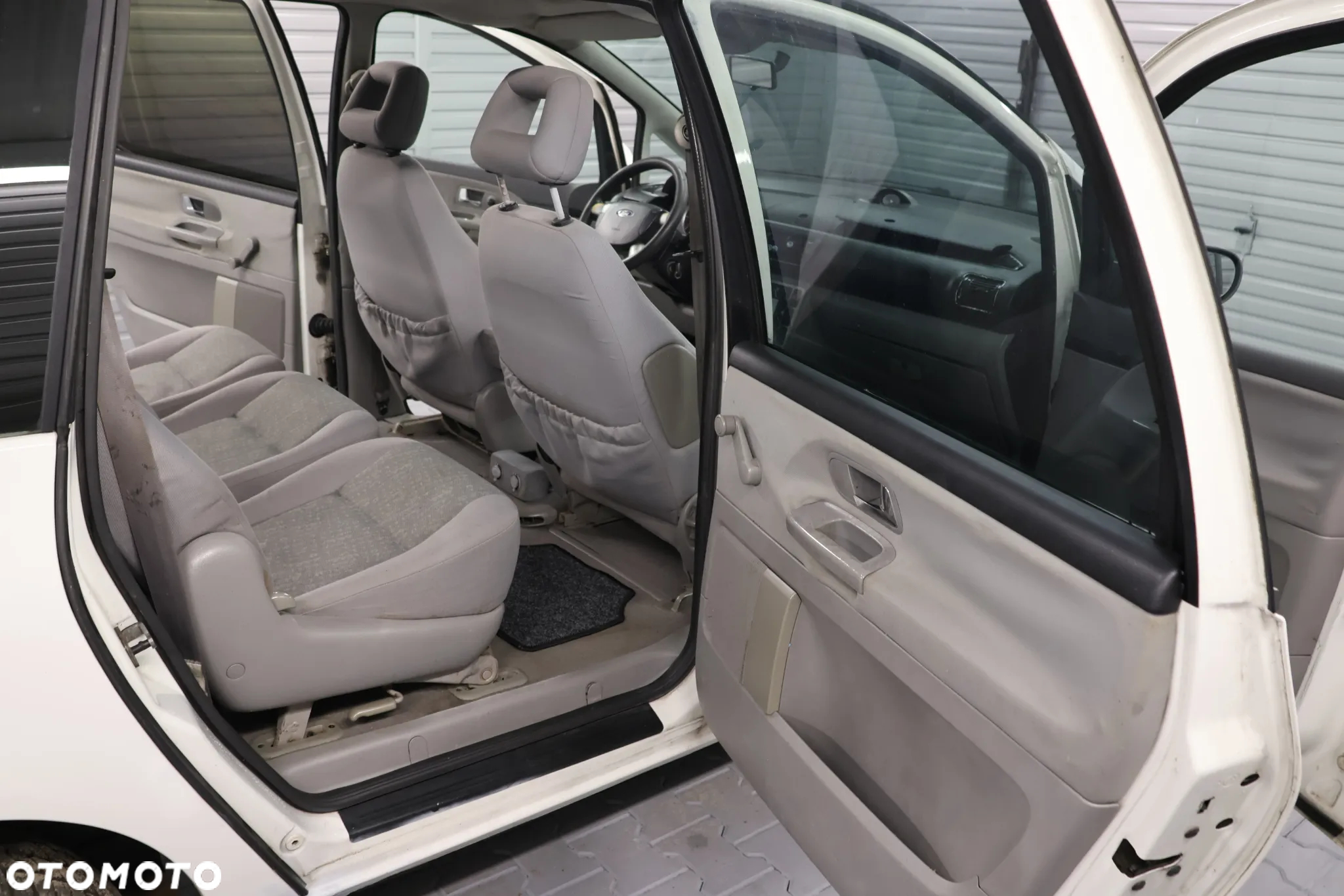 Ford Galaxy 1.9 TDI Ambiente - 12