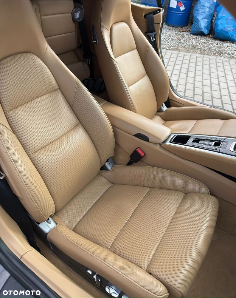 Porsche 911 Carrera 4 PDK - 10