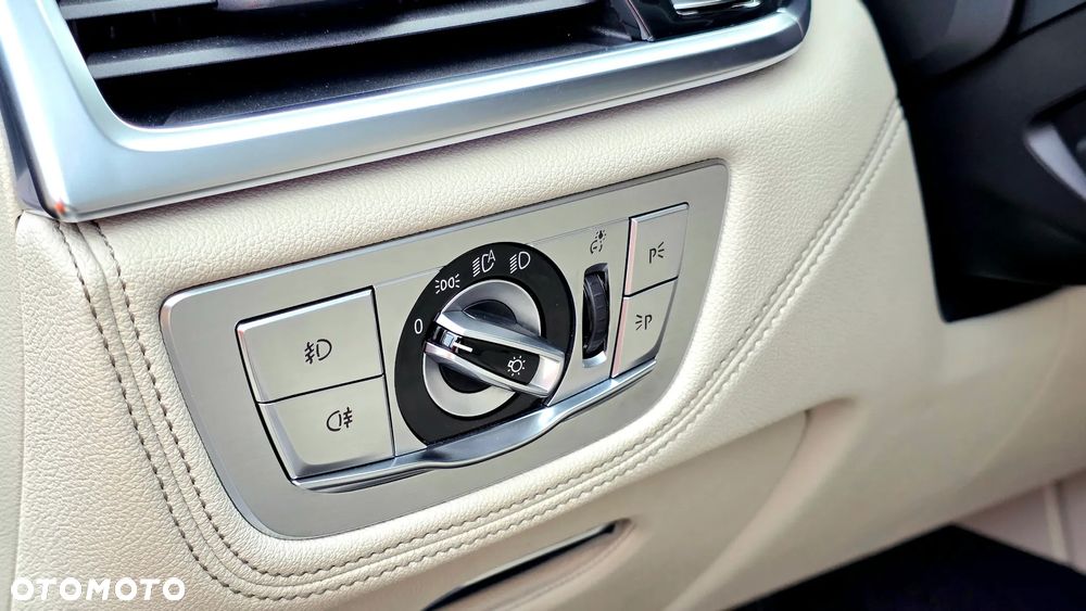 BMW Seria 7 - 37