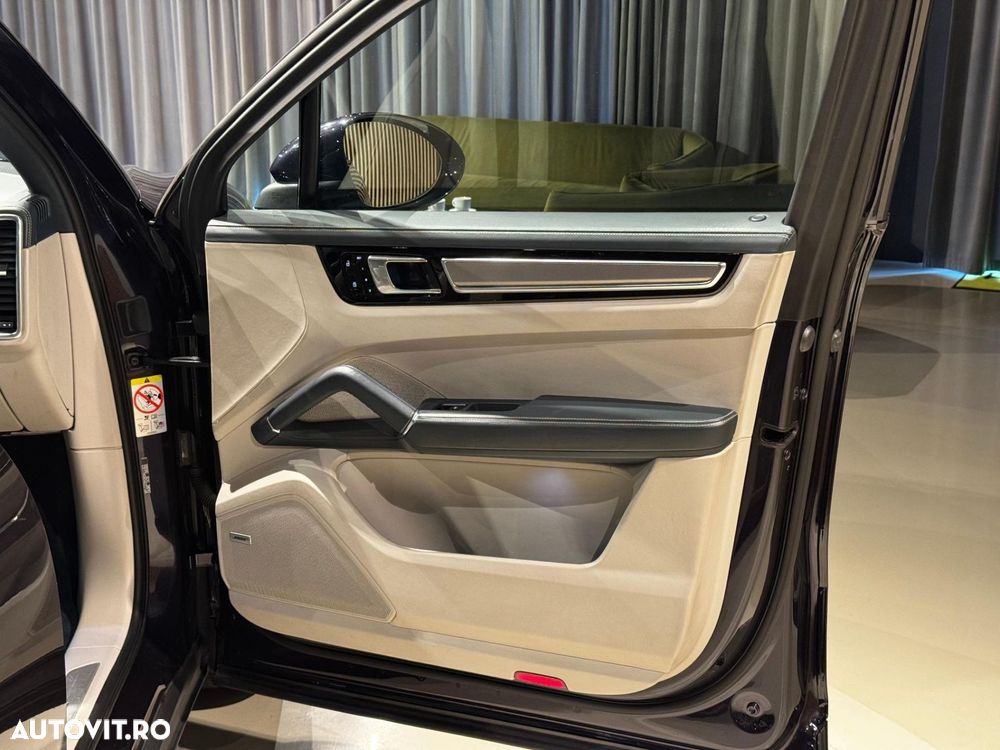 Porsche Cayenne Standard - 16