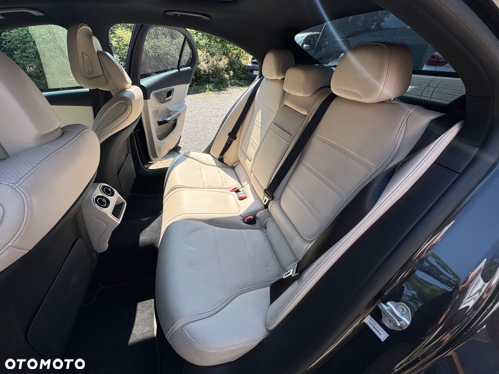 Mercedes-Benz Klasa C 300 4Matic 9G-TRONIC Avantgarde - 13