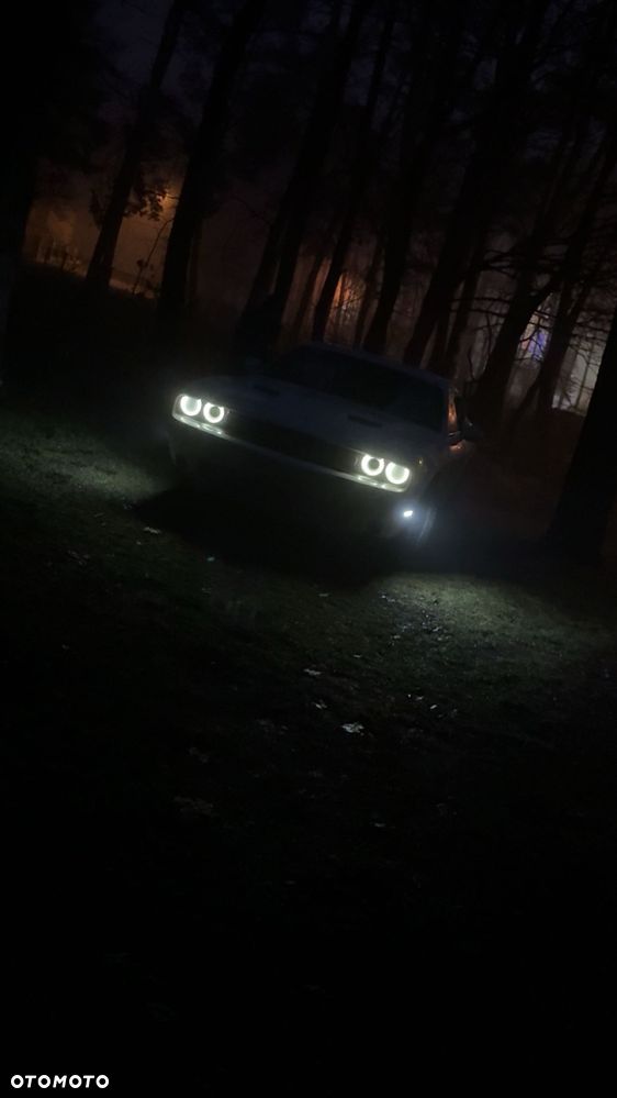 Dodge Challenger - 13