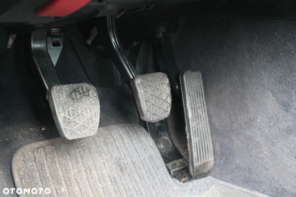 Mercedes-Benz Klasa C 200 CGI Elegance - 33