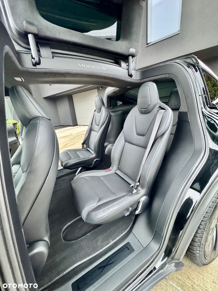 Tesla Model X - 18