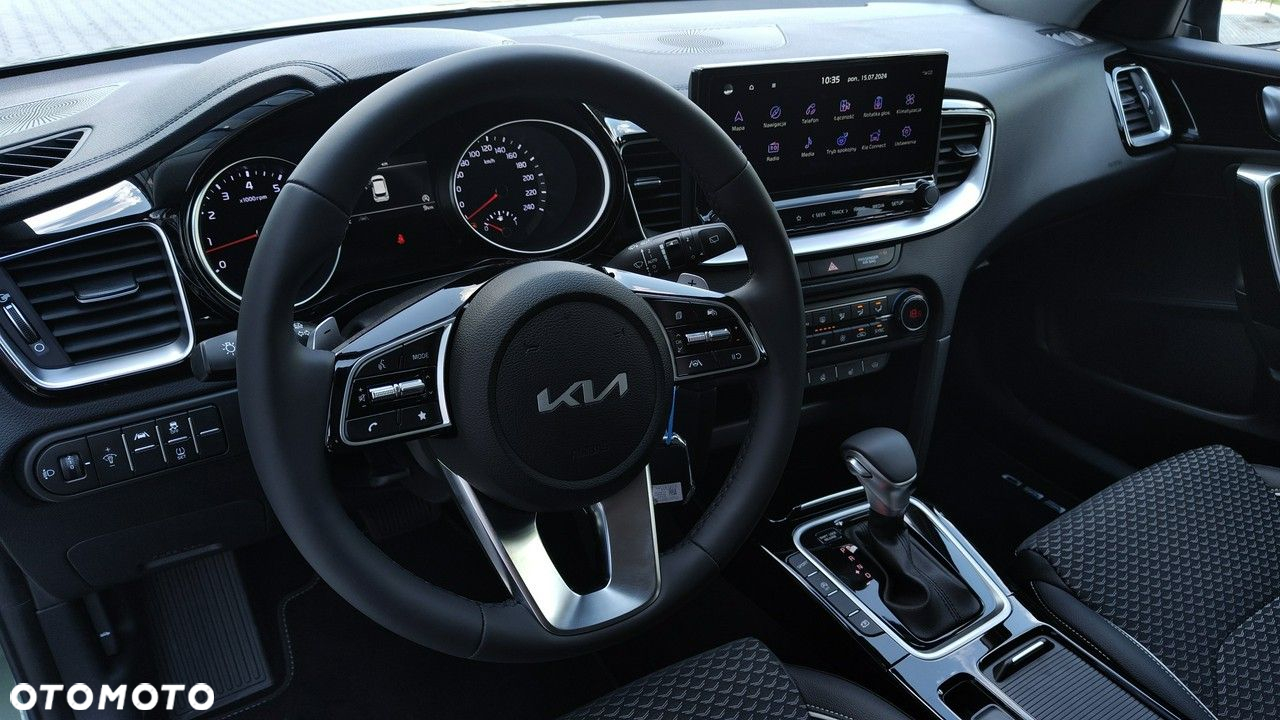 Kia Ceed - 11