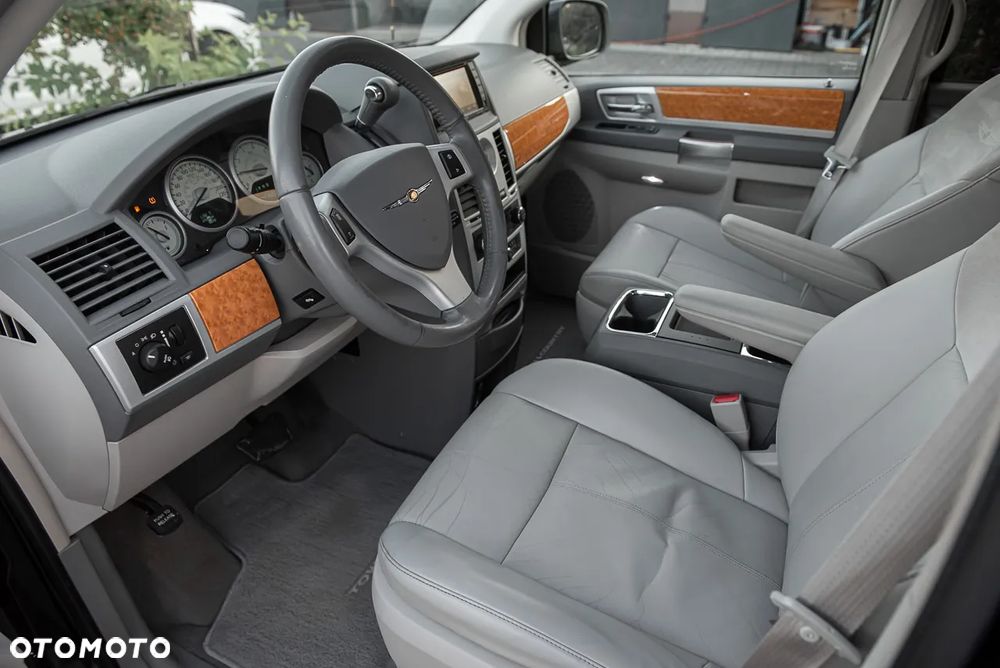Chrysler Town & Country 4.0 Limited - 17