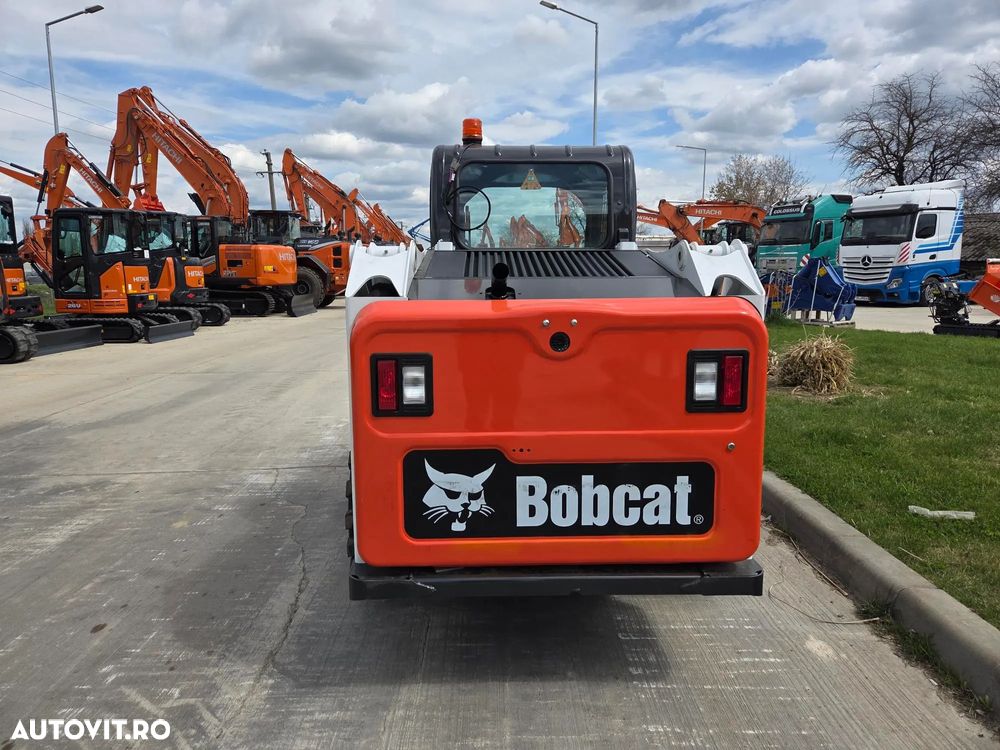 Bobcat S510, NOU 2025, ridica 810kg la 2,7t, ANVELOPE PLINE, Aer conditionat, usa cabina, motor Kubota 50CP, sist hidraulic suplimentar, cupa 1mc, furci, posibilitate leasing 5 ani-PROMOTIE 41.900 EUR+Tva - 2