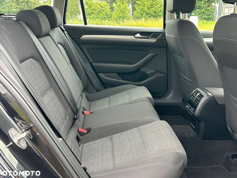 Volkswagen Passat 2.0 TDI SCR Comfortline DSG - 29