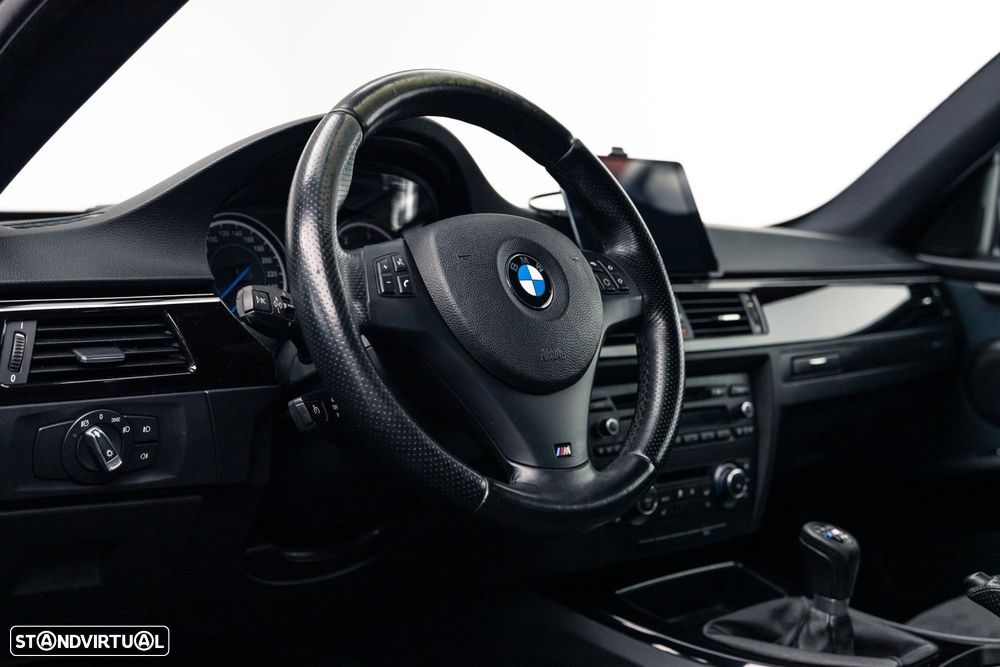 BMW 320 d Coupe Edição M - 23