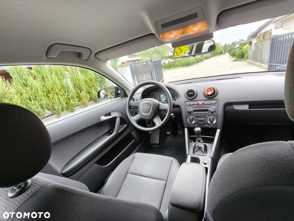 Audi A3 3-drzwiowe 1.6 FSI Ambiente - 21