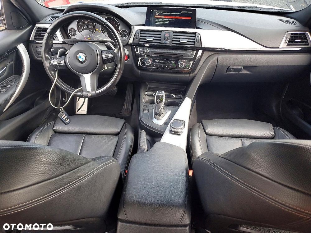 BMW Seria 3 330i M Sport - 8